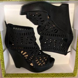 Gianni Bini black wedges